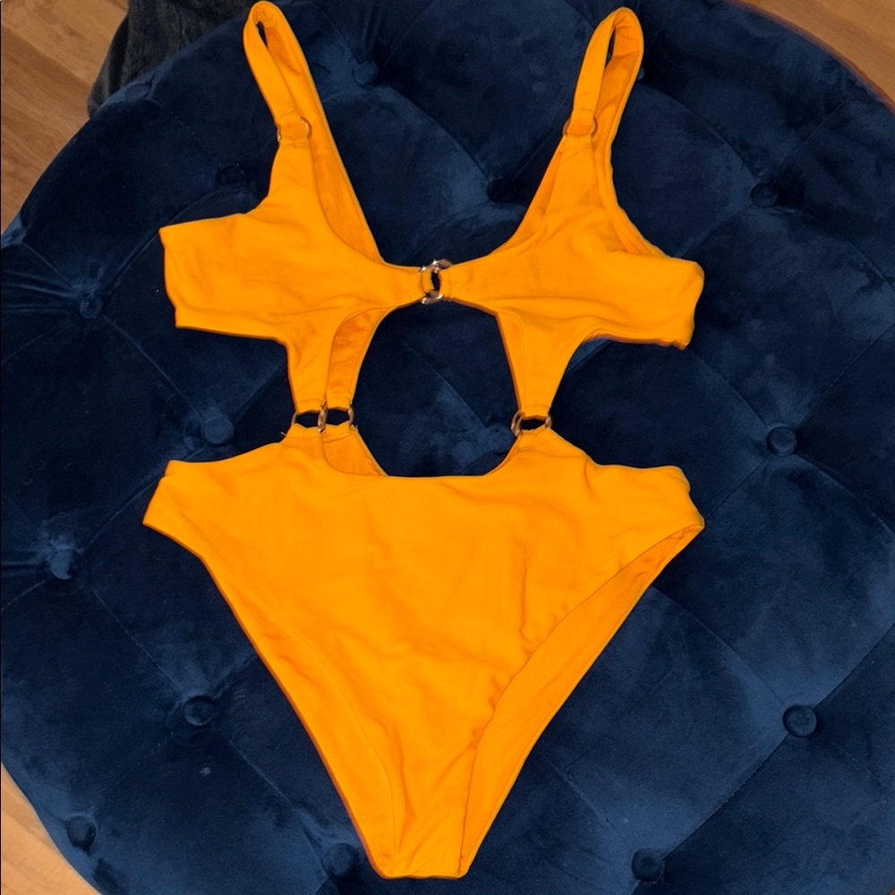 Vibrant Orange Cutout Swimsuit NWOT 🫶🏼😍